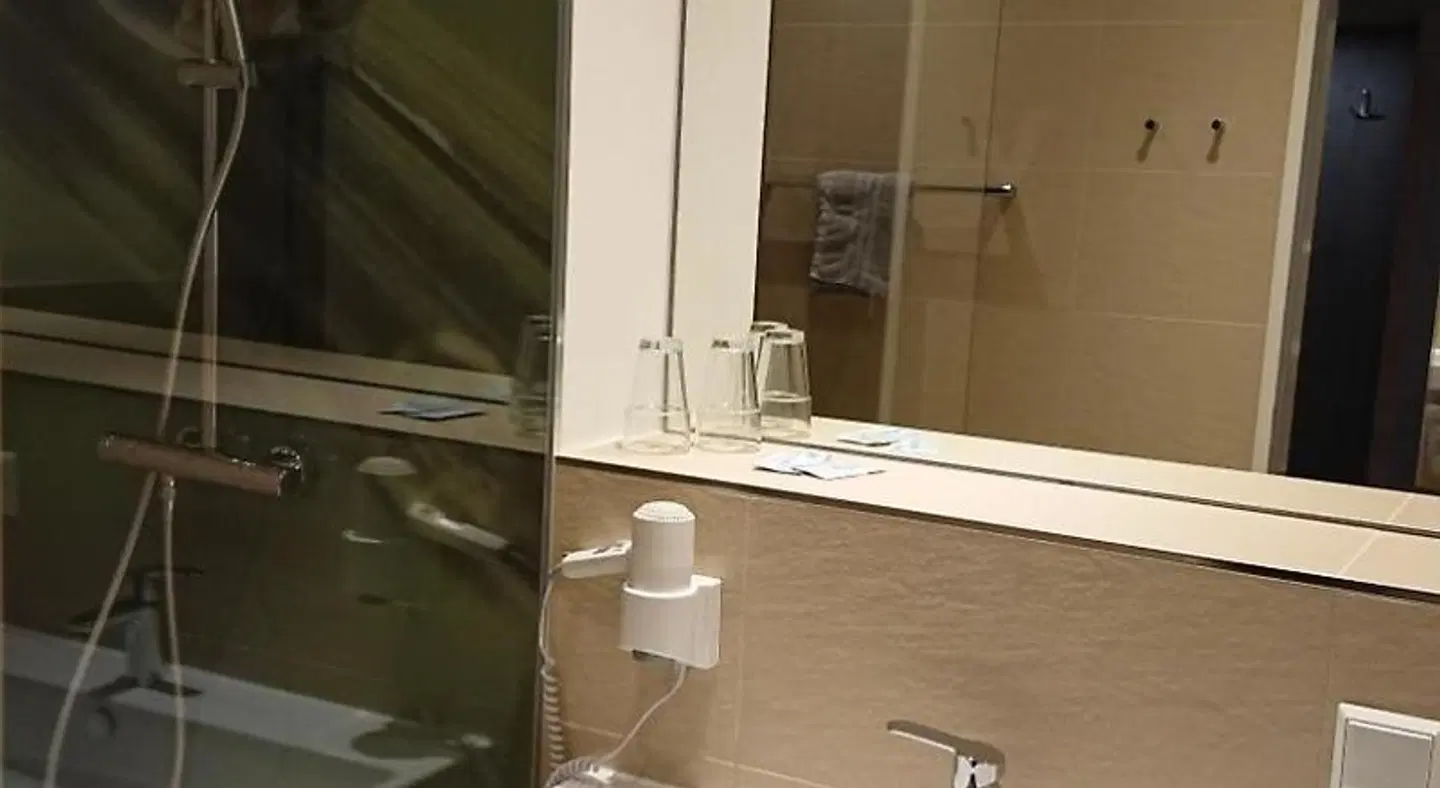 Adesso Schweizer Hof Badezimmer