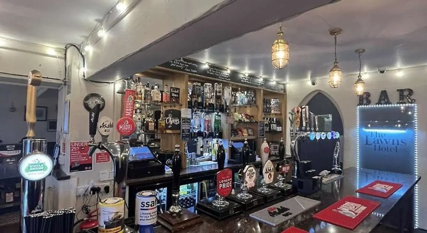 The Lawns Hotel Bar