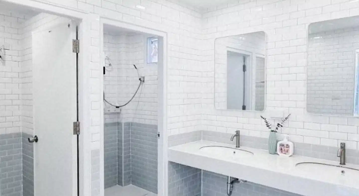 Bloomin' Moon hostel & cafe, Chiang Mai Old Town Badezimmer