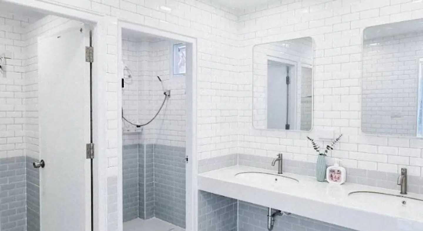 Bloomin' Moon hostel & cafe, Chiang Mai Old Town Badezimmer