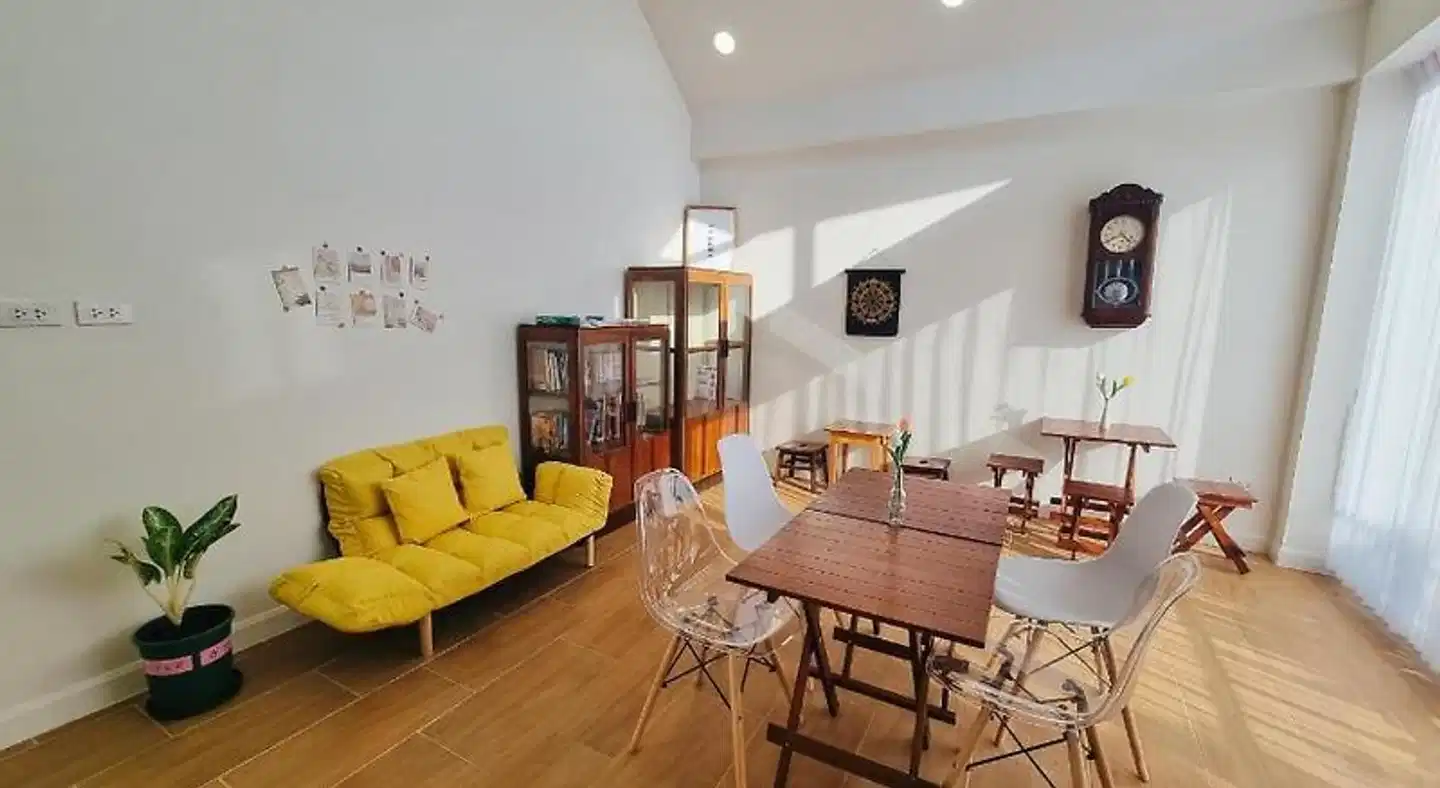 Bloomin' Moon hostel & cafe, Chiang Mai Old Town Lobby