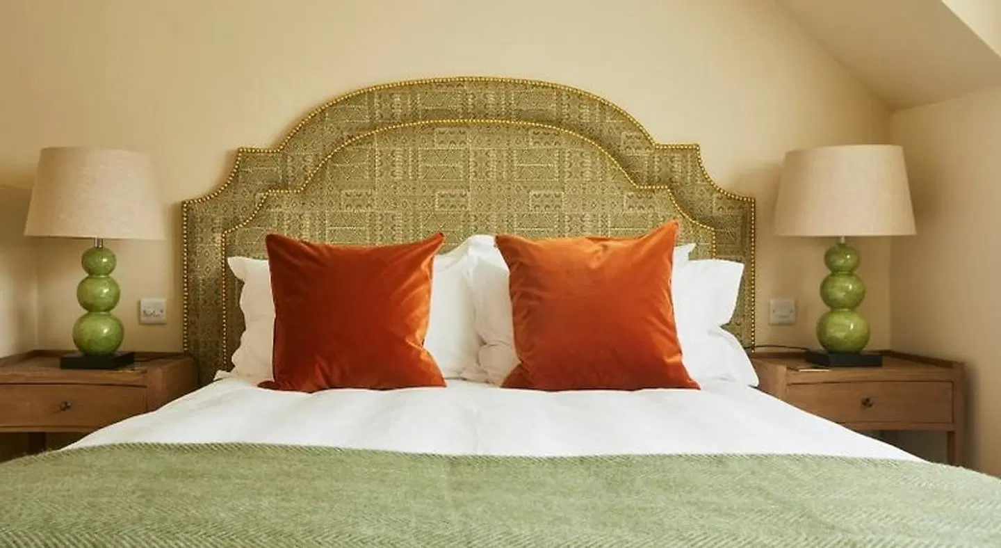 Crown and Anchor ROOM_EXAMPLE