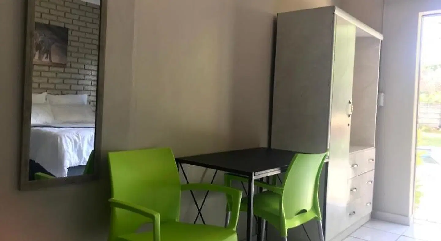 4 on Sirius LOUNGE_LOBBY