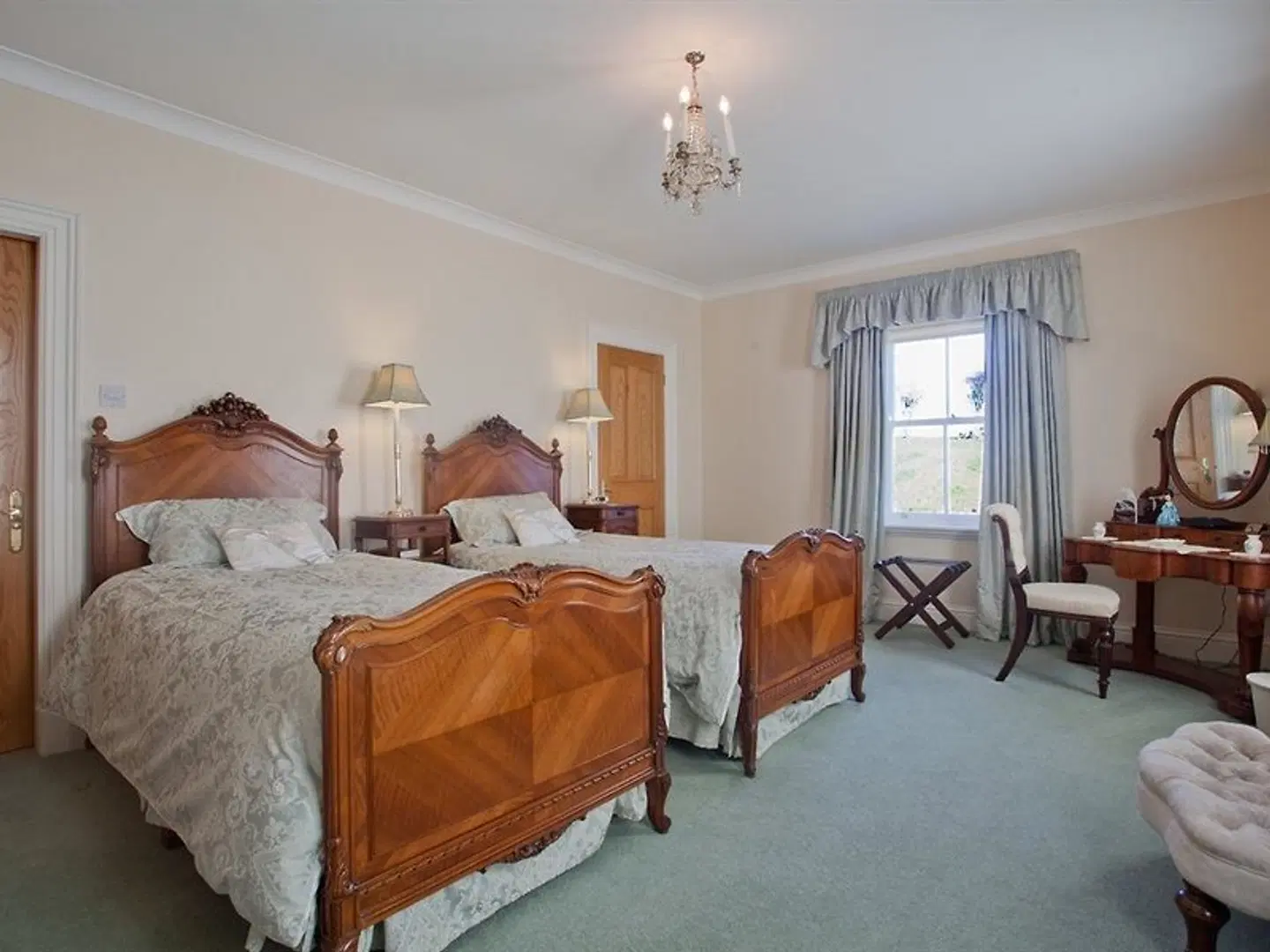 West Longridge Manor ROOM_EXAMPLE