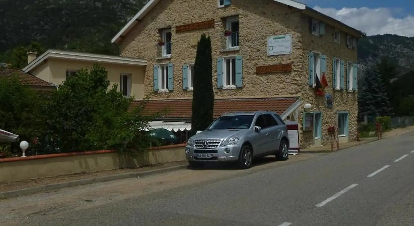 La petite auberge de niaux EXTERIOR