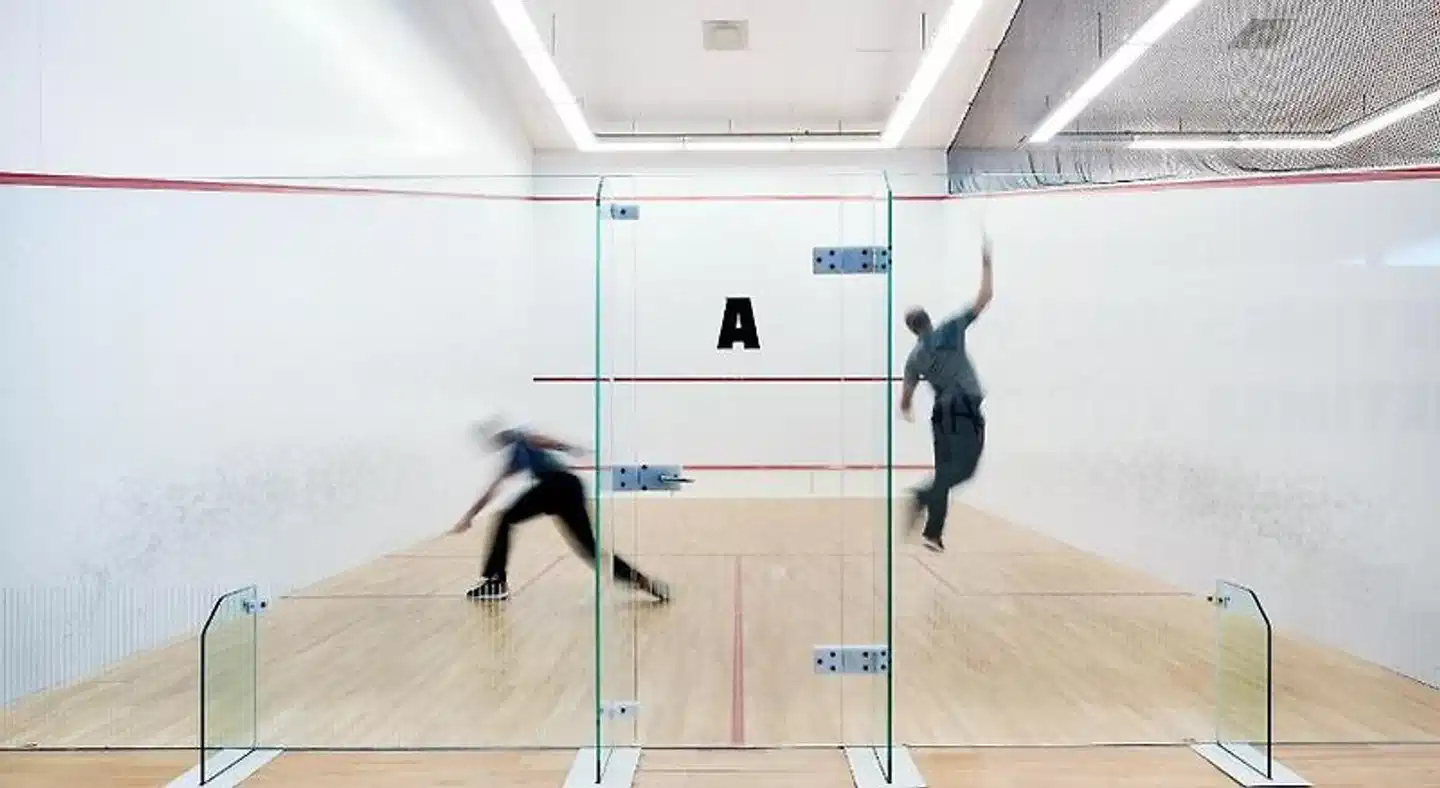 Carlton De Brug Sport und Entertainment