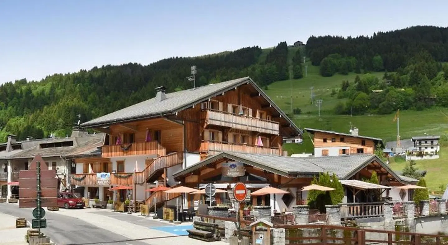 Loc'Hotel Alpen Sports EXTERIOR