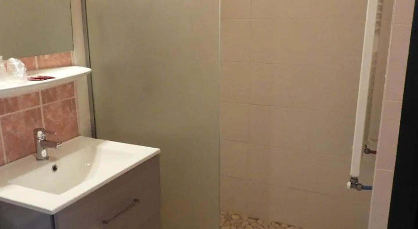 Loc'Hotel Alpen Sports Badezimmer