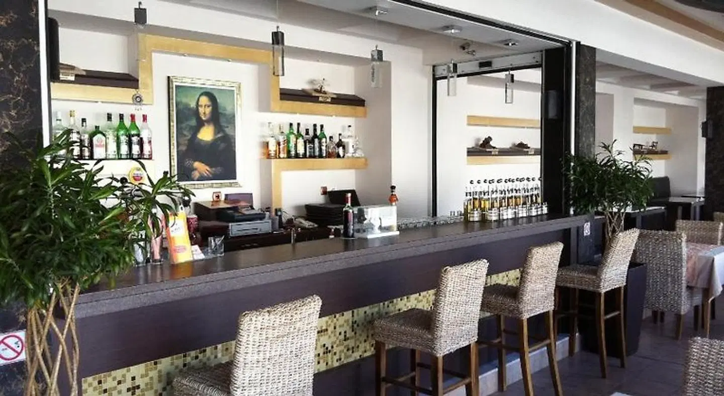 Davinci's Studios Bar