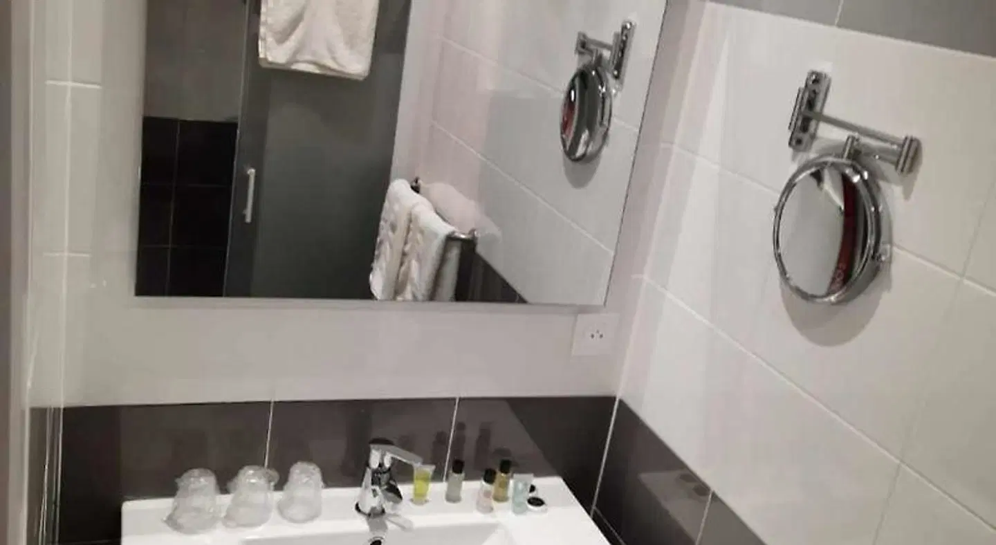 L'Escale de la Poste Badezimmer