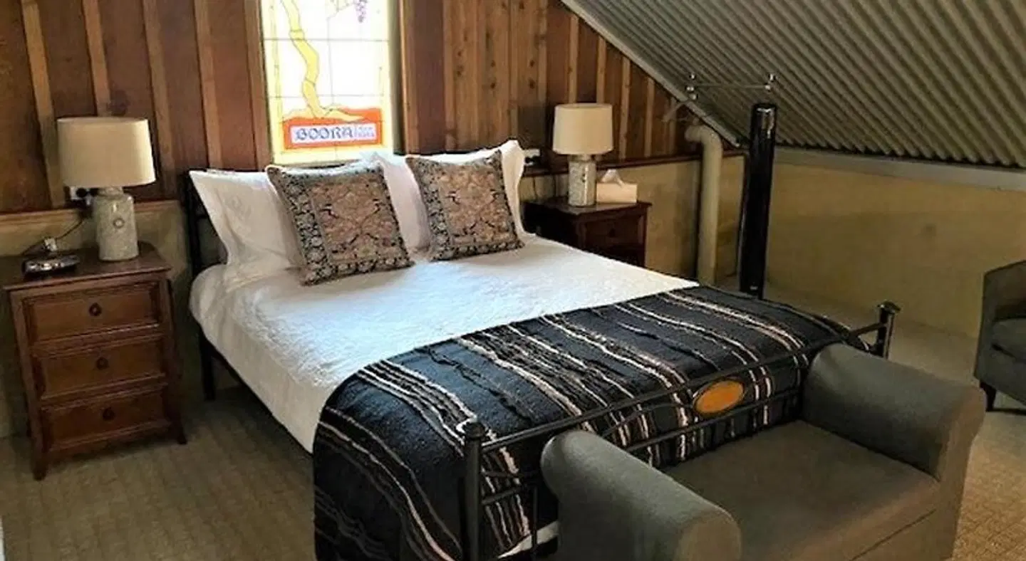 Outback Cellar & Country Cottage ROOM_EXAMPLE