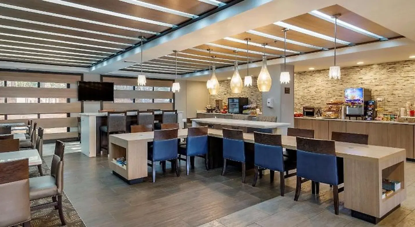 Comfort Suites Bar