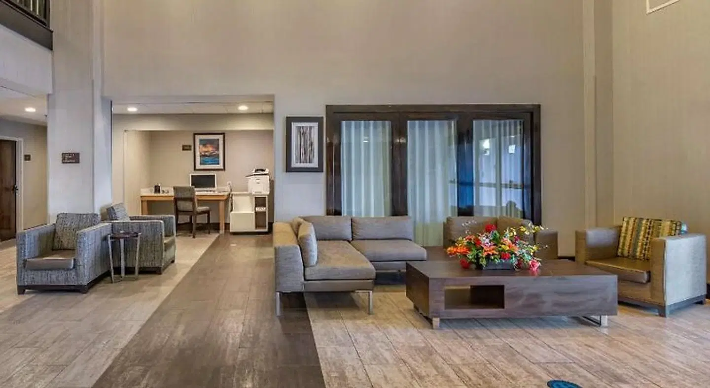 Comfort Suites LOUNGE_LOBBY