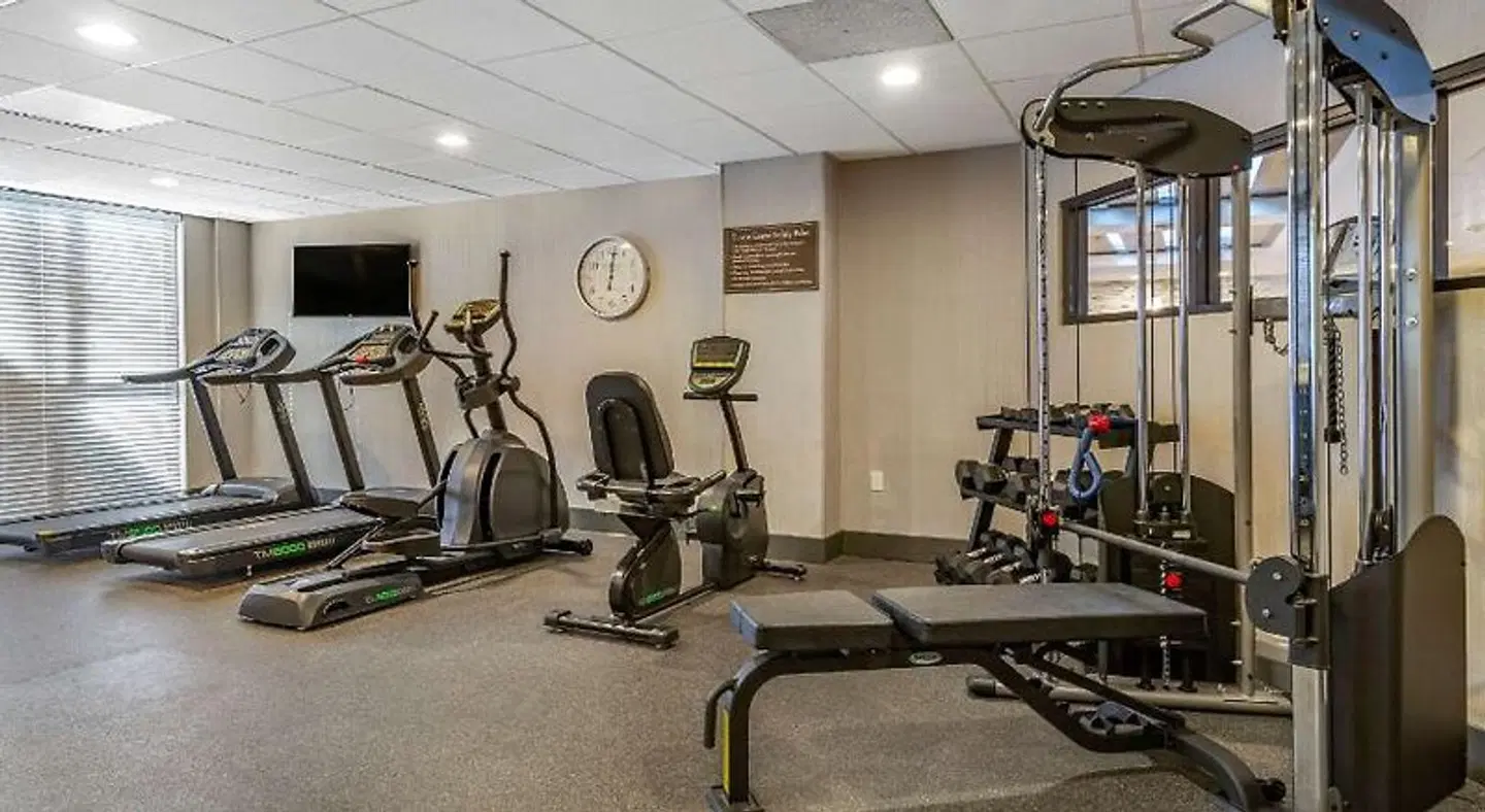 Comfort Suites SPORTS_AND_LEISURE