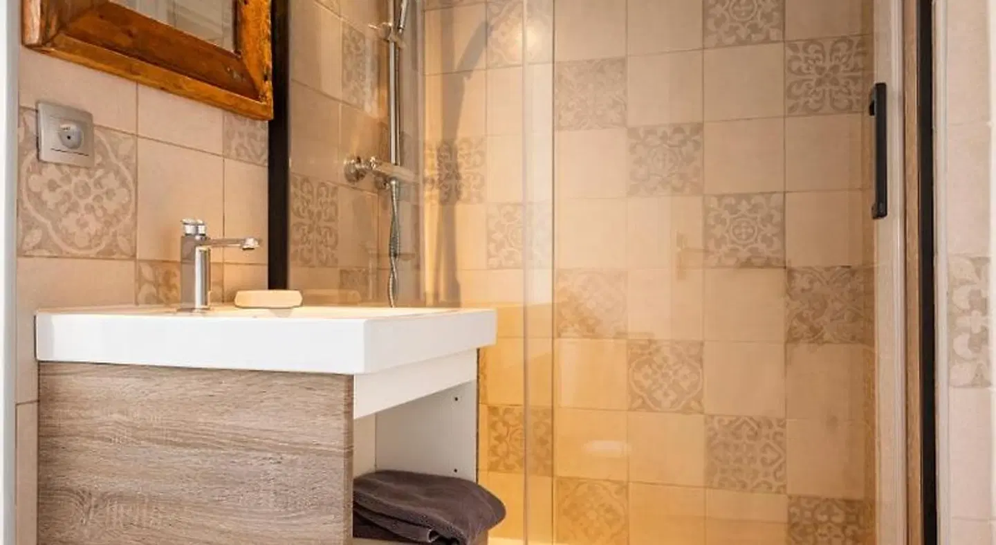 La Tour Pom'Pin Badezimmer