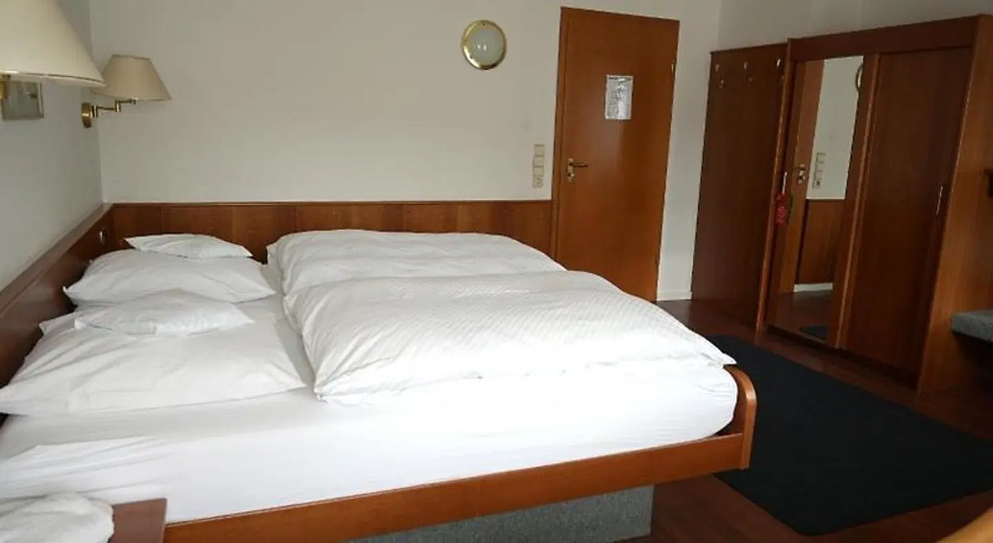 Hirsch ROOM_EXAMPLE