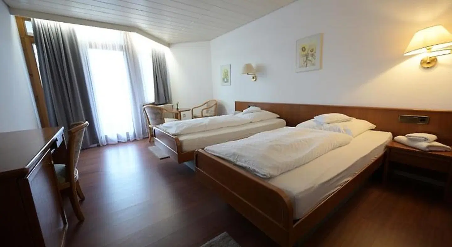 Hirsch ROOM_EXAMPLE