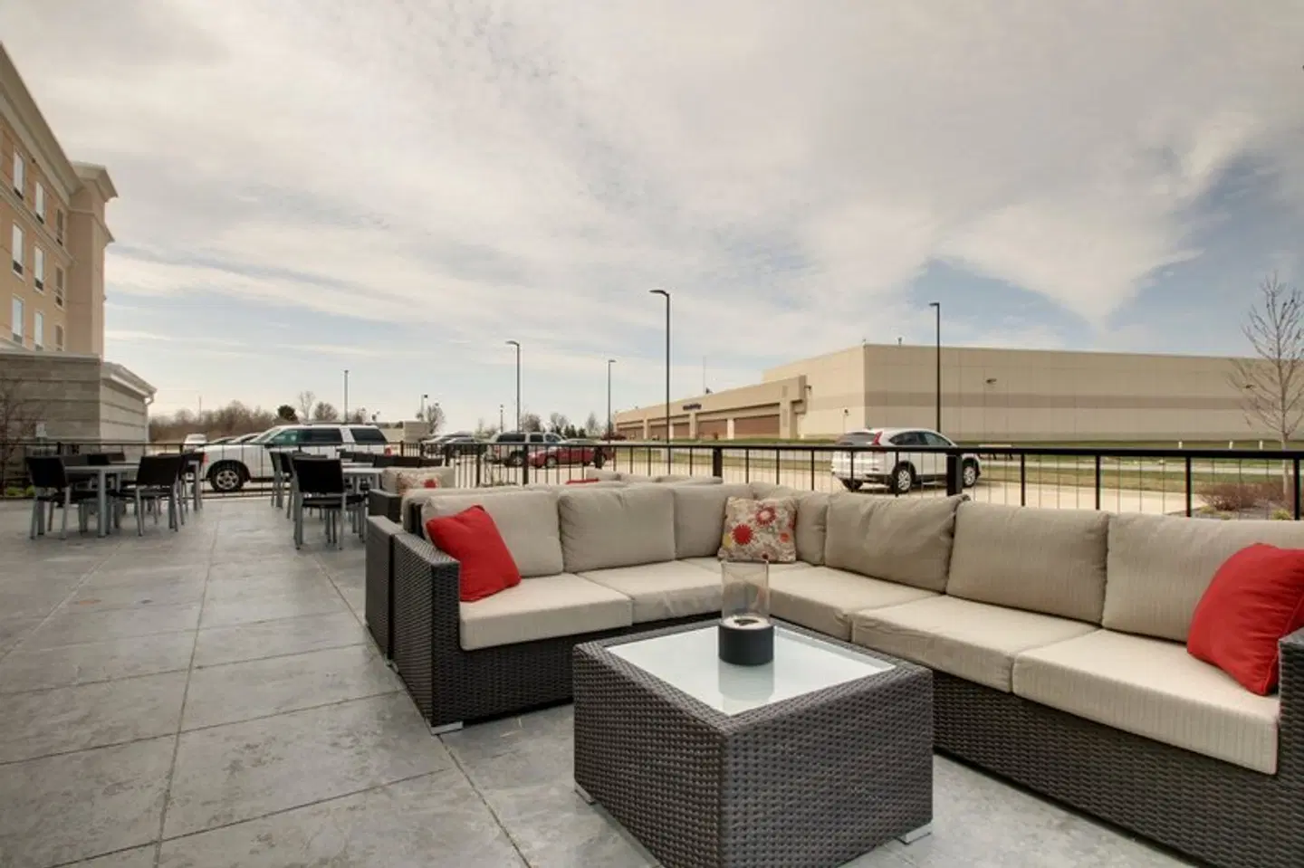Holiday Inn & Suites Peoria At Grand Prairie by IHG Terrasse
