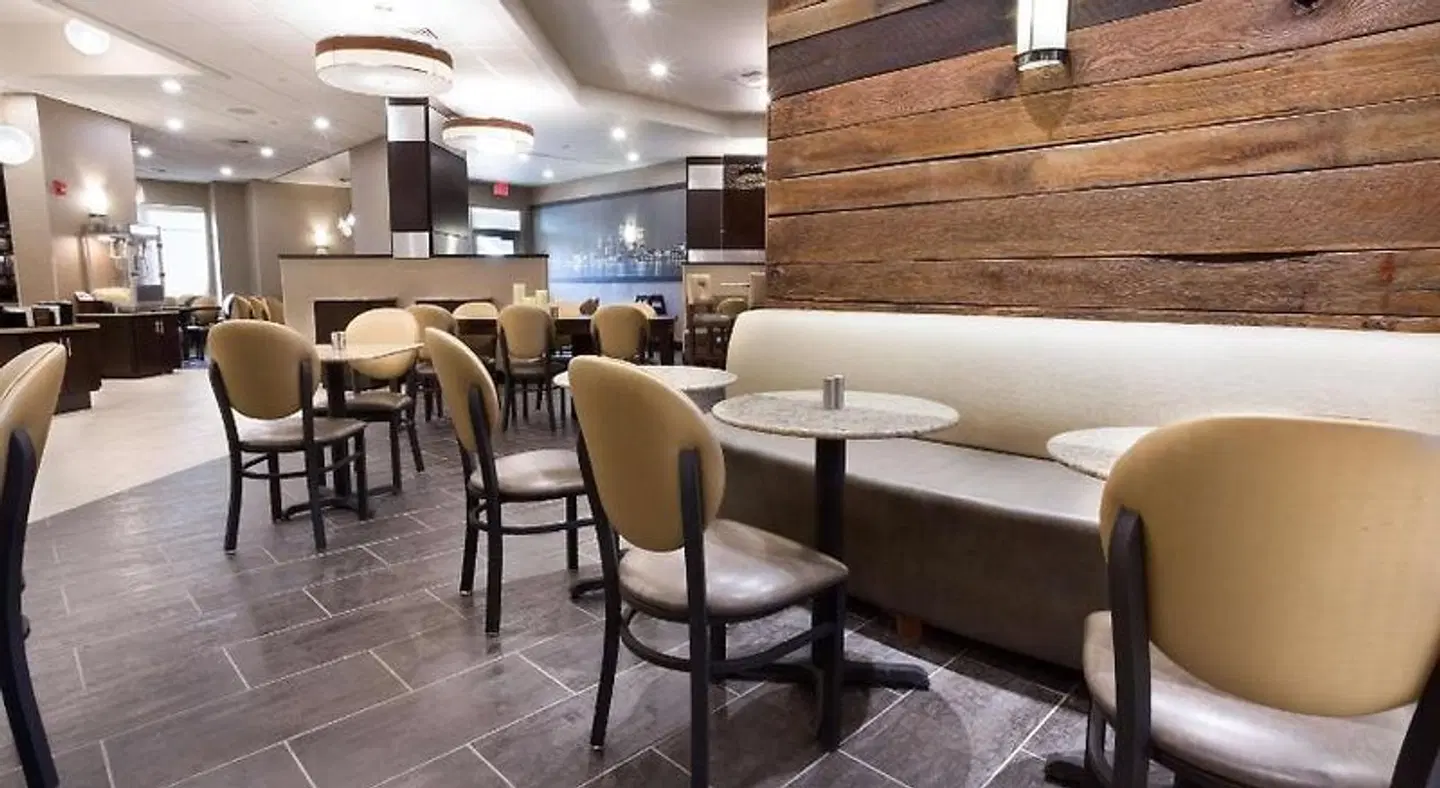 DRURY INN SUITES LOUISVILLE NORTH Restaurant
