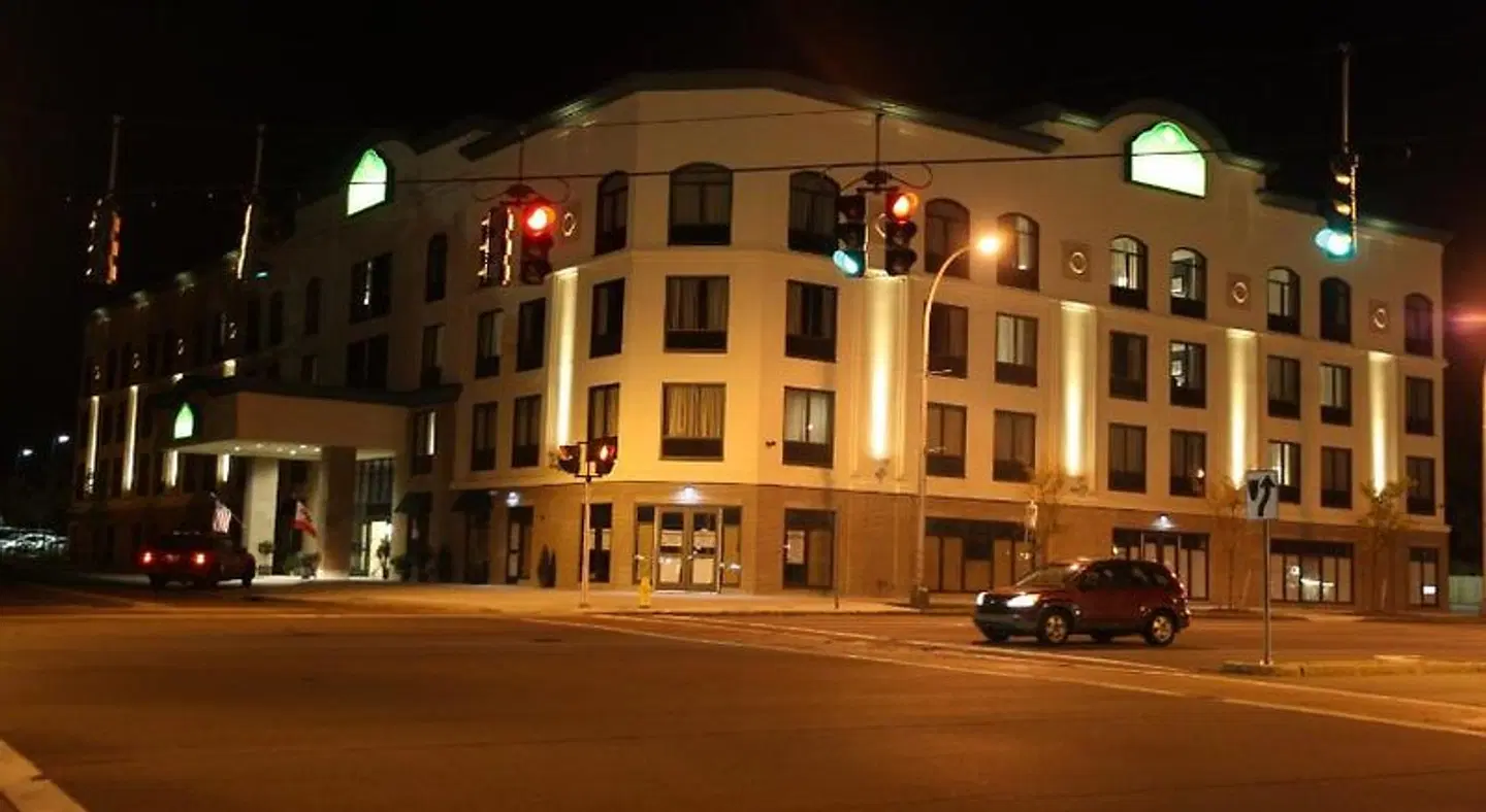 Wingate by Wyndham Niagara Falls EXTERIOR