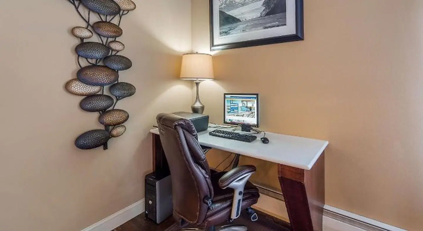 Best Western Plus Pioneer Park Inn ROOM_EXAMPLE