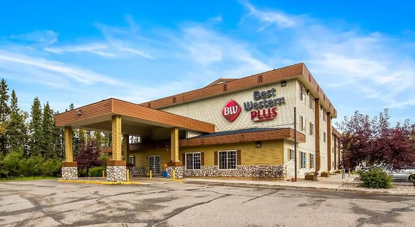 Best Western Plus Pioneer Park Inn EXTERIOR
