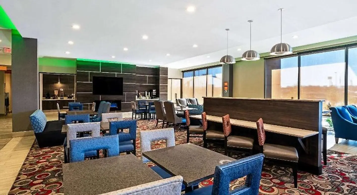 La Quinta Inn & Suites Tuscaloosa McFarland Bar