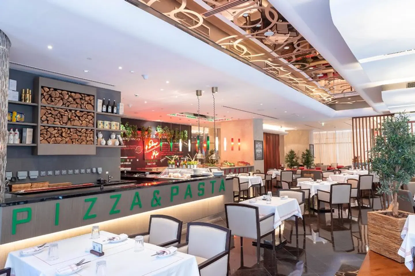 Pearl Rotana Capital Centre Bar