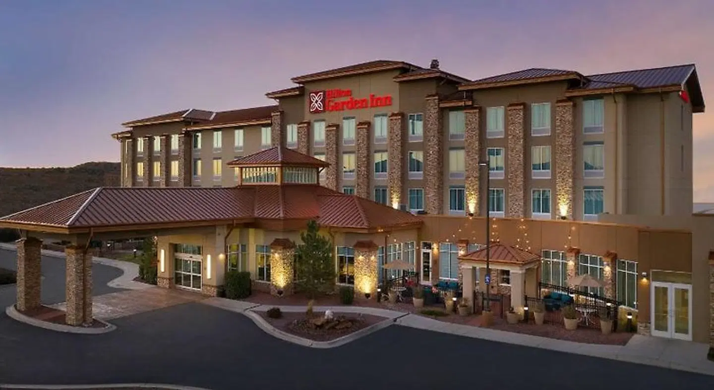 Hilton Garden Inn Gallup EXTERIOR