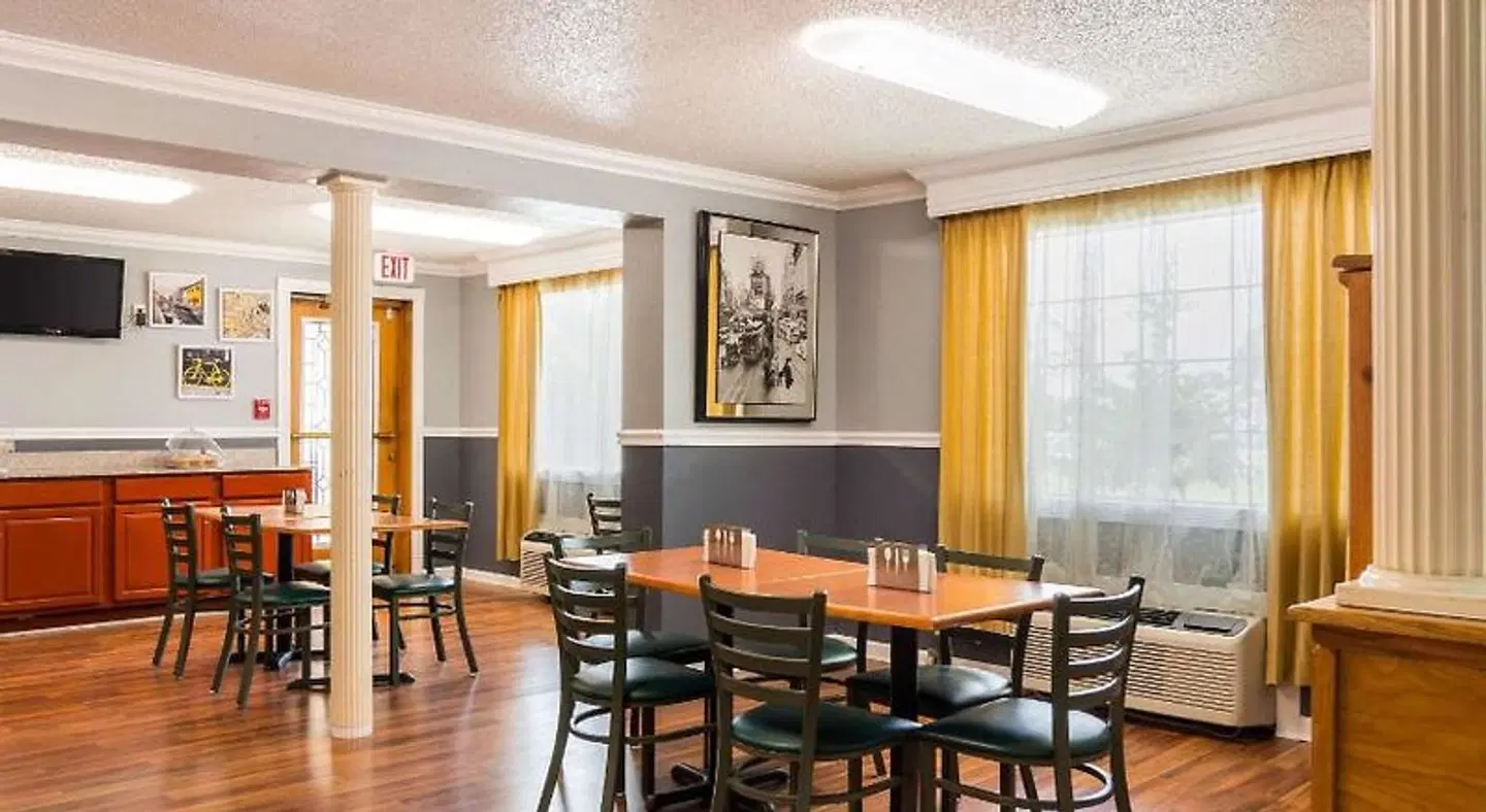 Econo Lodge Jacksonville Bar