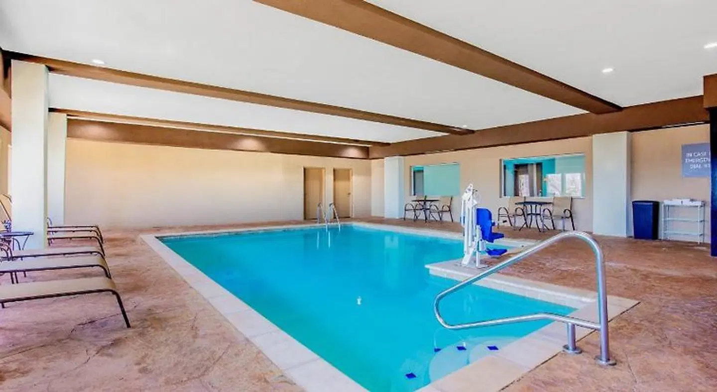 La Quinta Inn & Suites by Wyndham Northlake Fort Worth Hallenbad