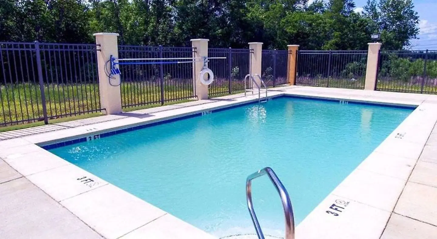 Comfort Suites Airport South OUTDOOR_POOL