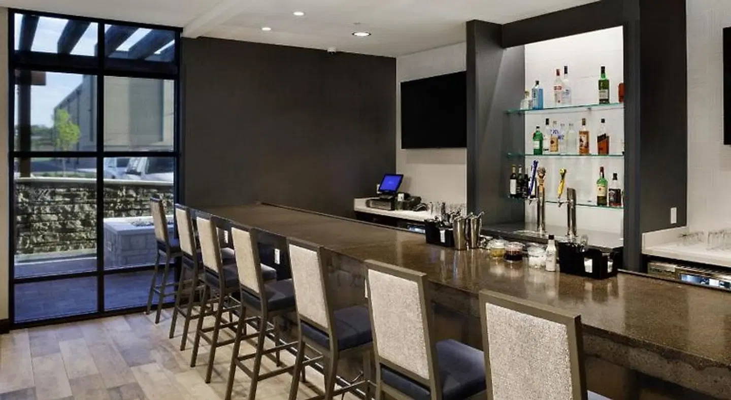 SpringHill Suites by Marriott Topeka Southwest Bar