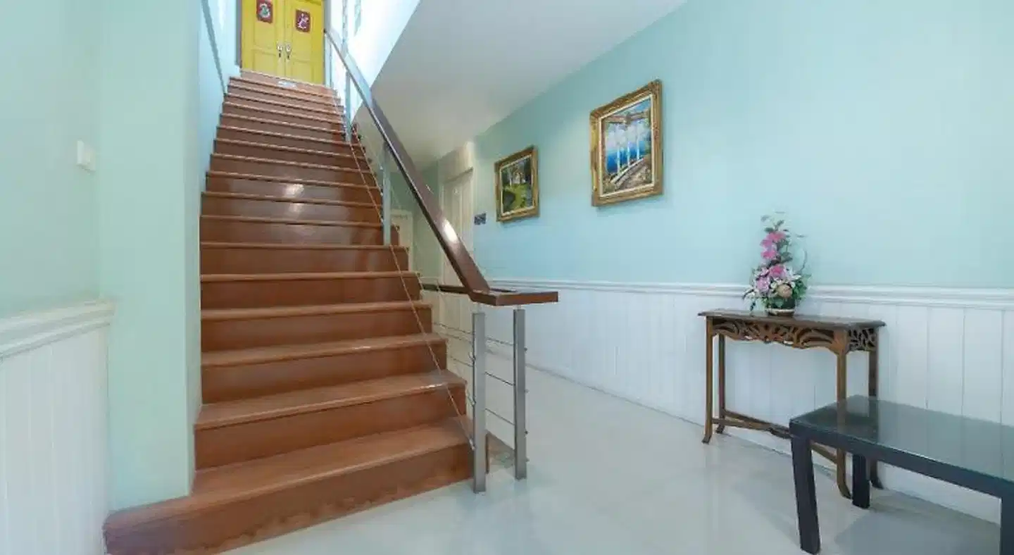 Blooming Hill Boutique Suites Lobby