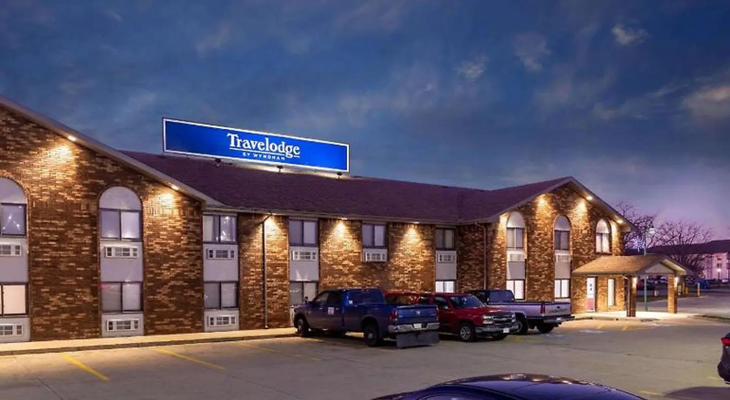 Travelodge by Wyndham Elkhart EXTERIOR