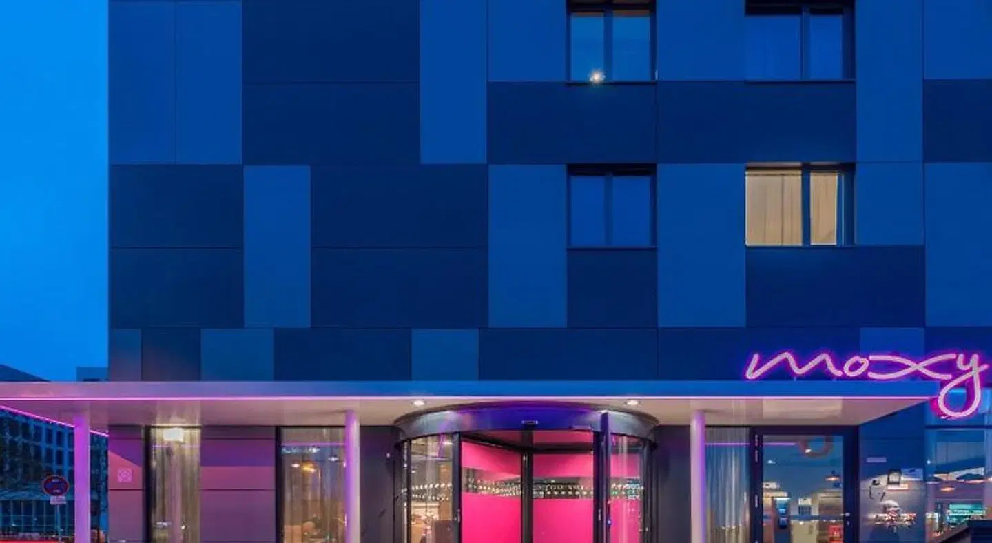 Moxy Frankfurt Airport LOUNGE_LOBBY