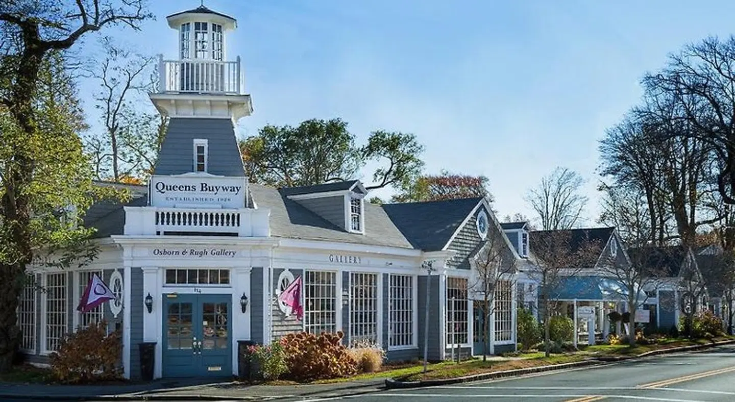 Inn on the Square EXTERIOR