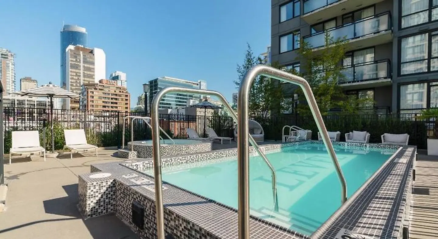 Level Vancouver Yaletown - Seymour OUTDOOR_POOL