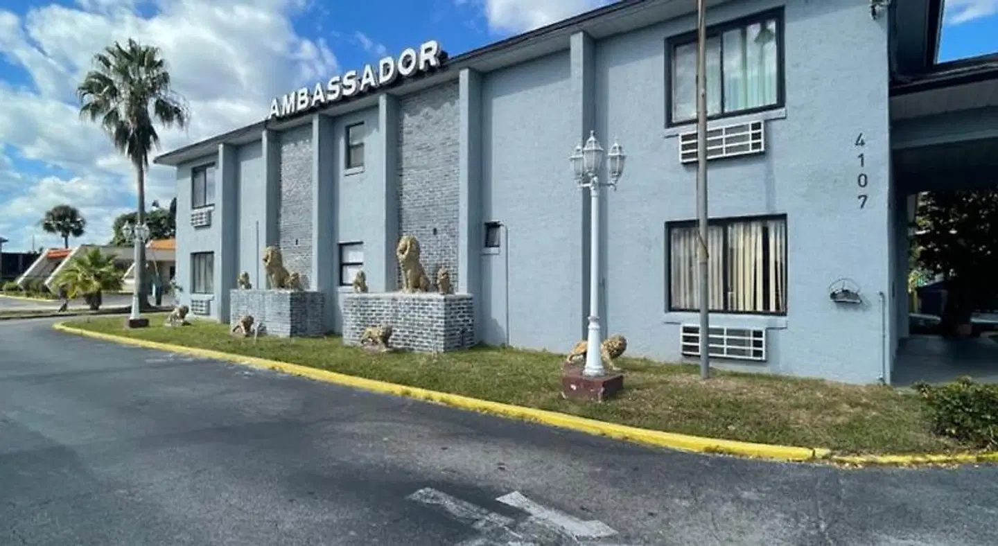 Ambassador Inn EXTERIOR