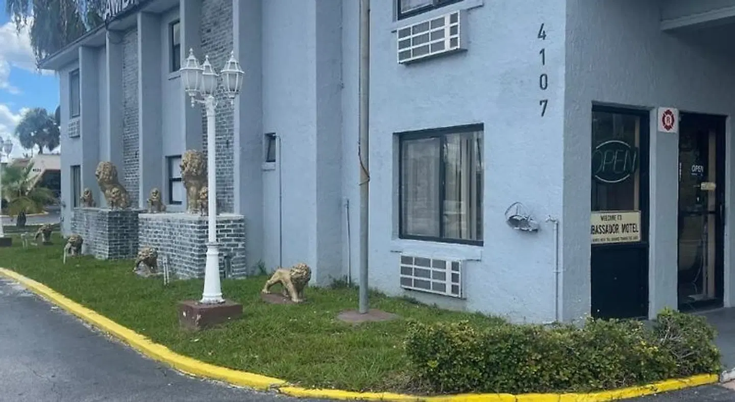 Ambassador Inn EXTERIOR