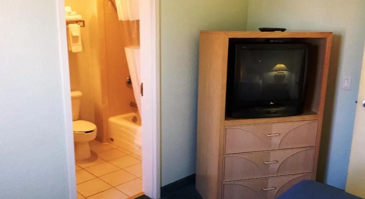 Cocoa Beach Suites Hotel Badezimmer