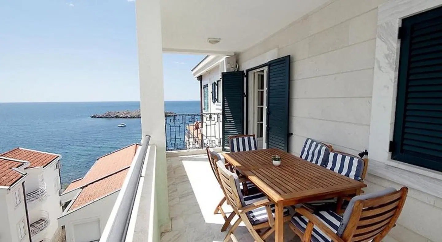 Apartments Montesan Terrasse