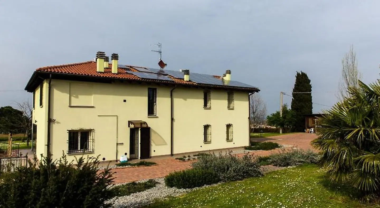 B&B Magic EXTERIOR