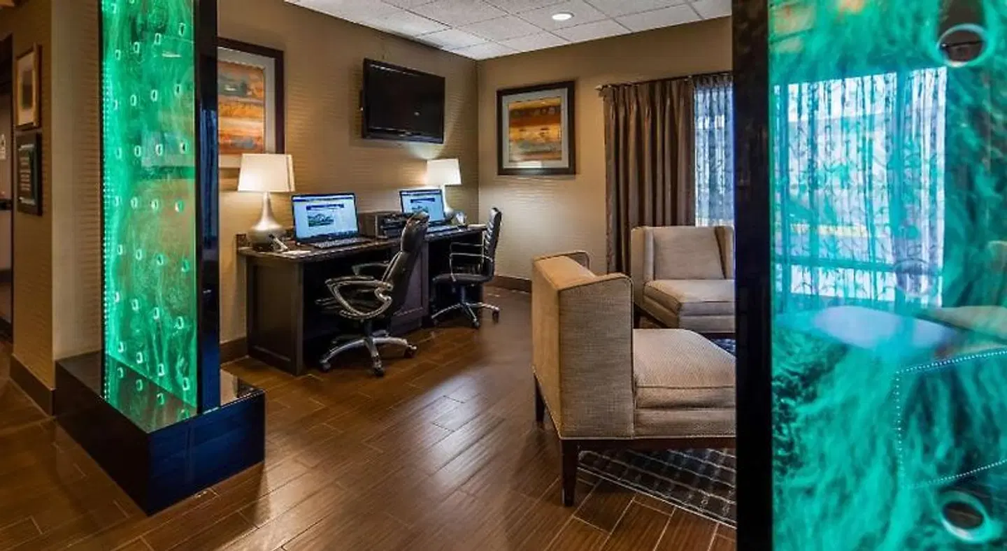 Best Western Plus Wichita West Airport Inn LOUNGE_LOBBY