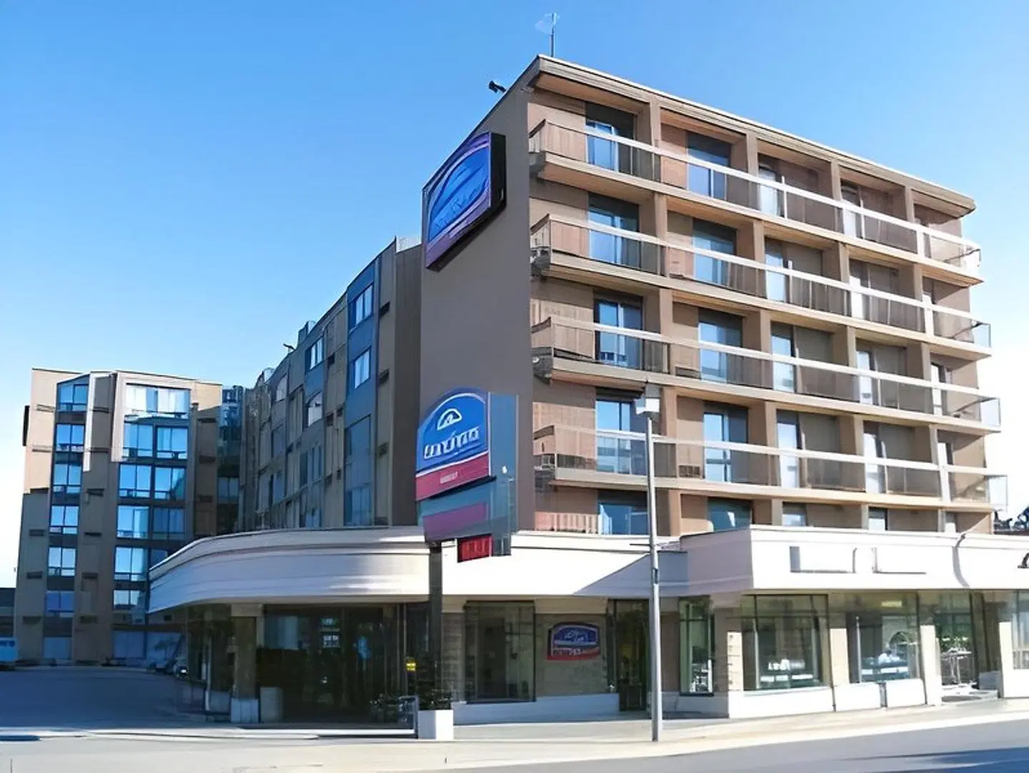 Howard Johnson by Wyndham by the Falls Niagara Falls EXTERIOR
