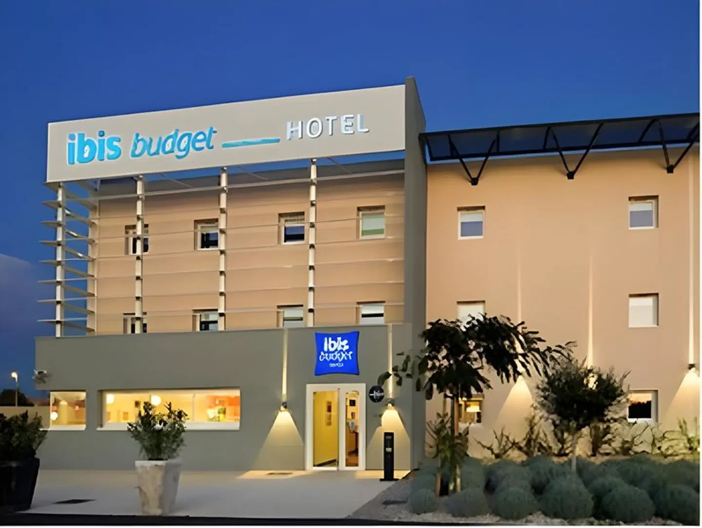 ibis budget Istres Trigance EXTERIOR
