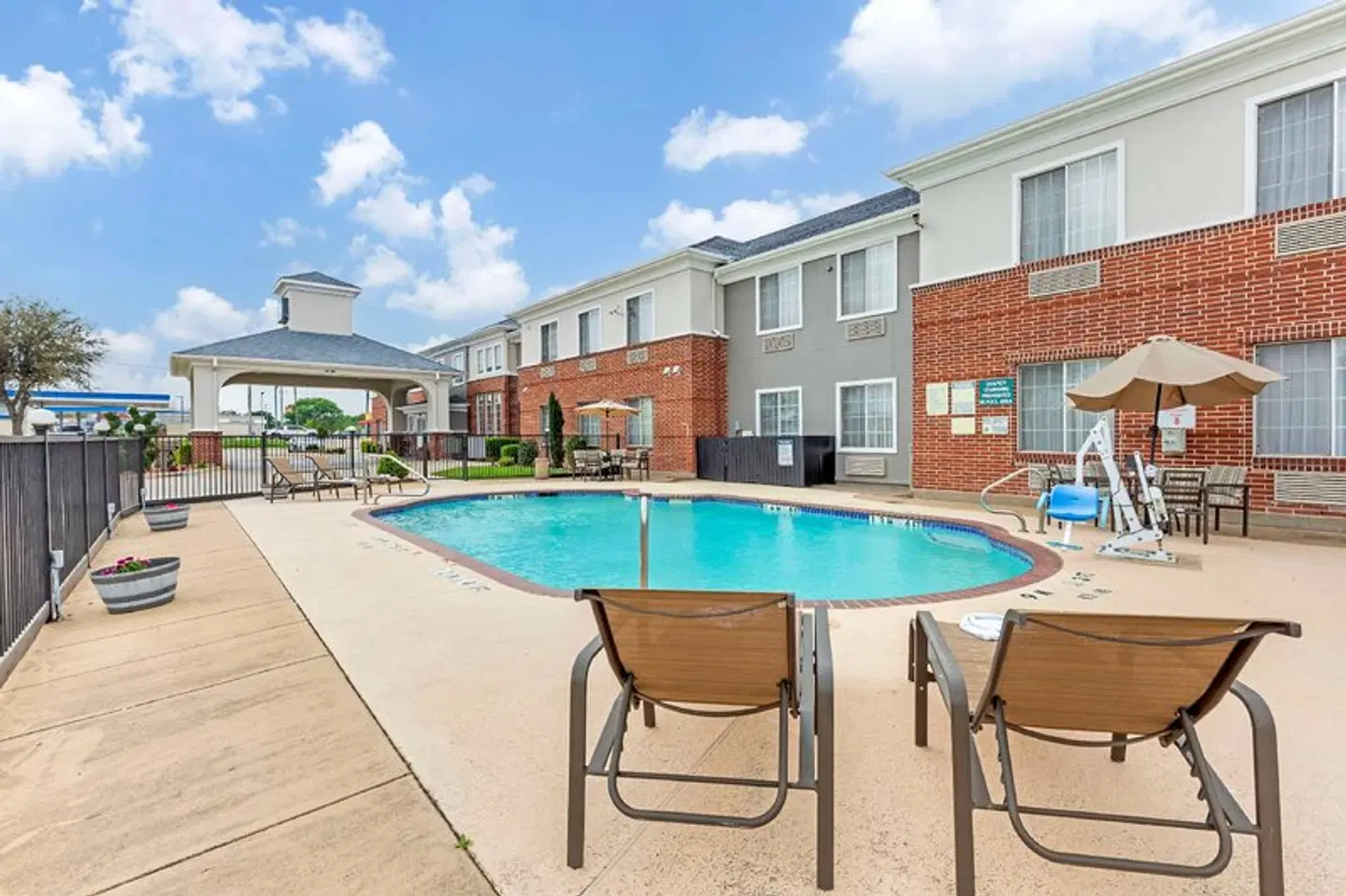 BEST WESTERN Fort Worth Inn & Suites OUTDOOR_POOL
