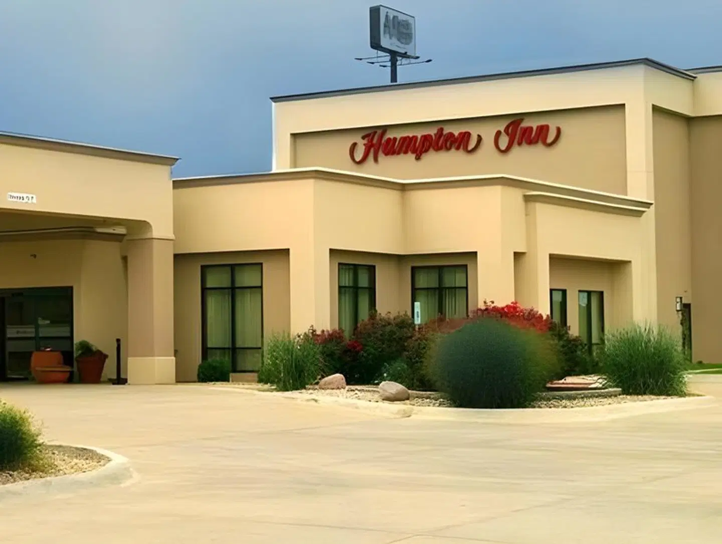 Hampton Inn Lincoln EXTERIOR