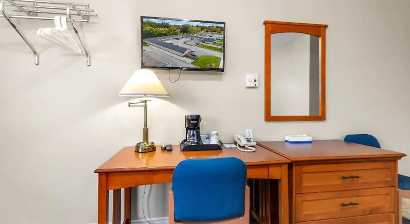 Knights Inn Owen Sound ROOM_EXAMPLE