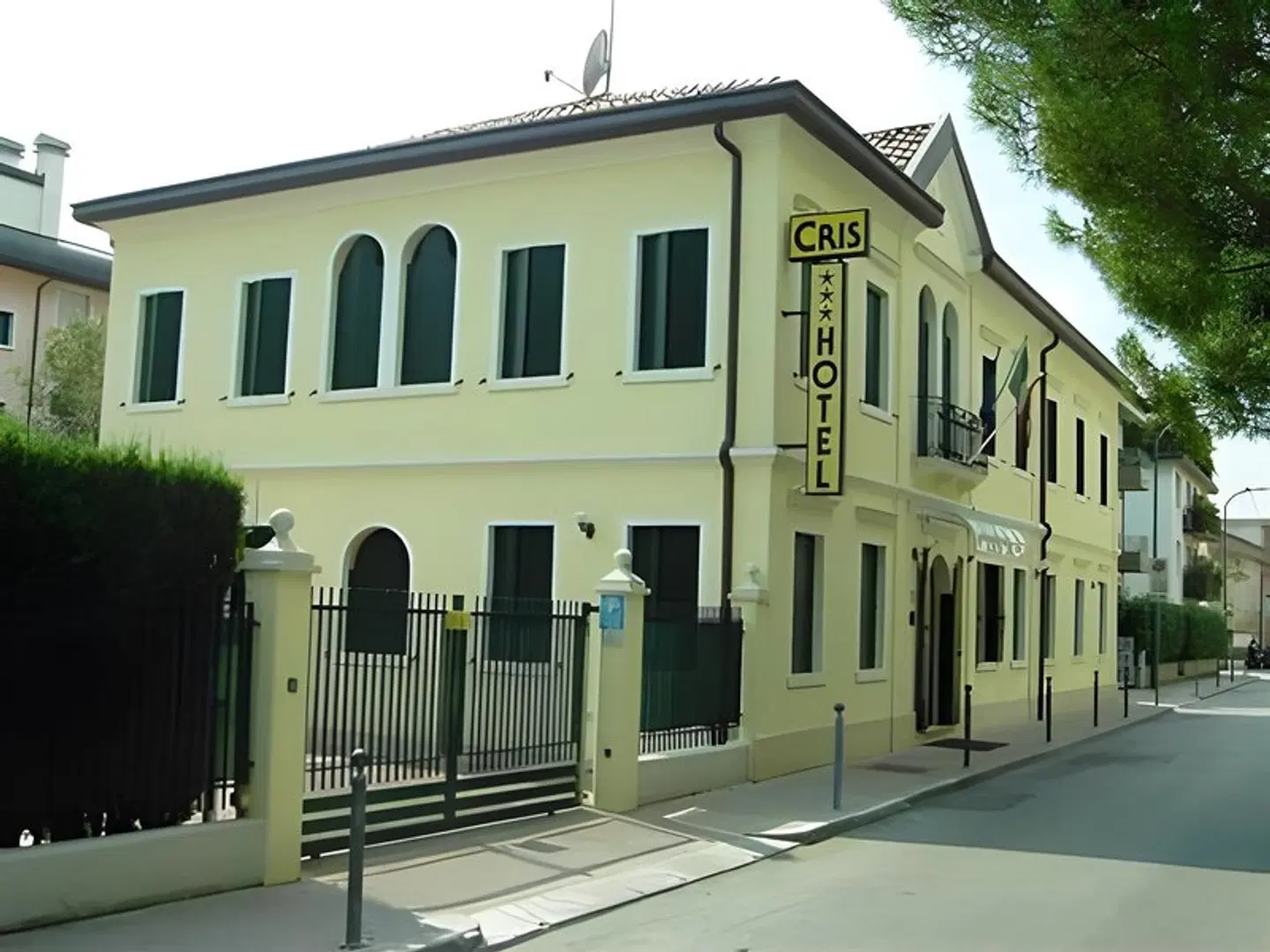 Cris EXTERIOR